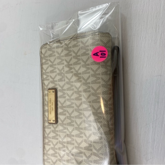 Michael Kors Women’s Beige Signature MK Monogram Logo Zip Up Wristlet Wallet - Picture 12 of 12